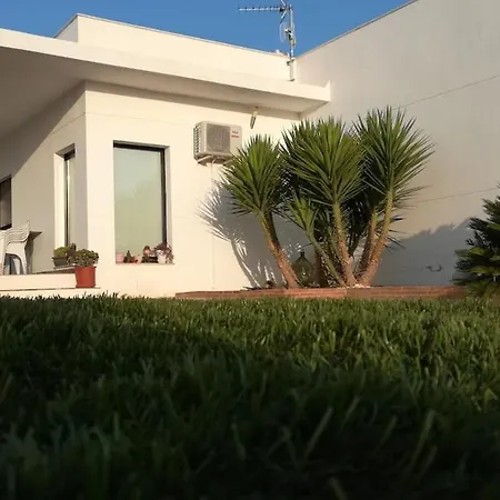 La De Naomi *